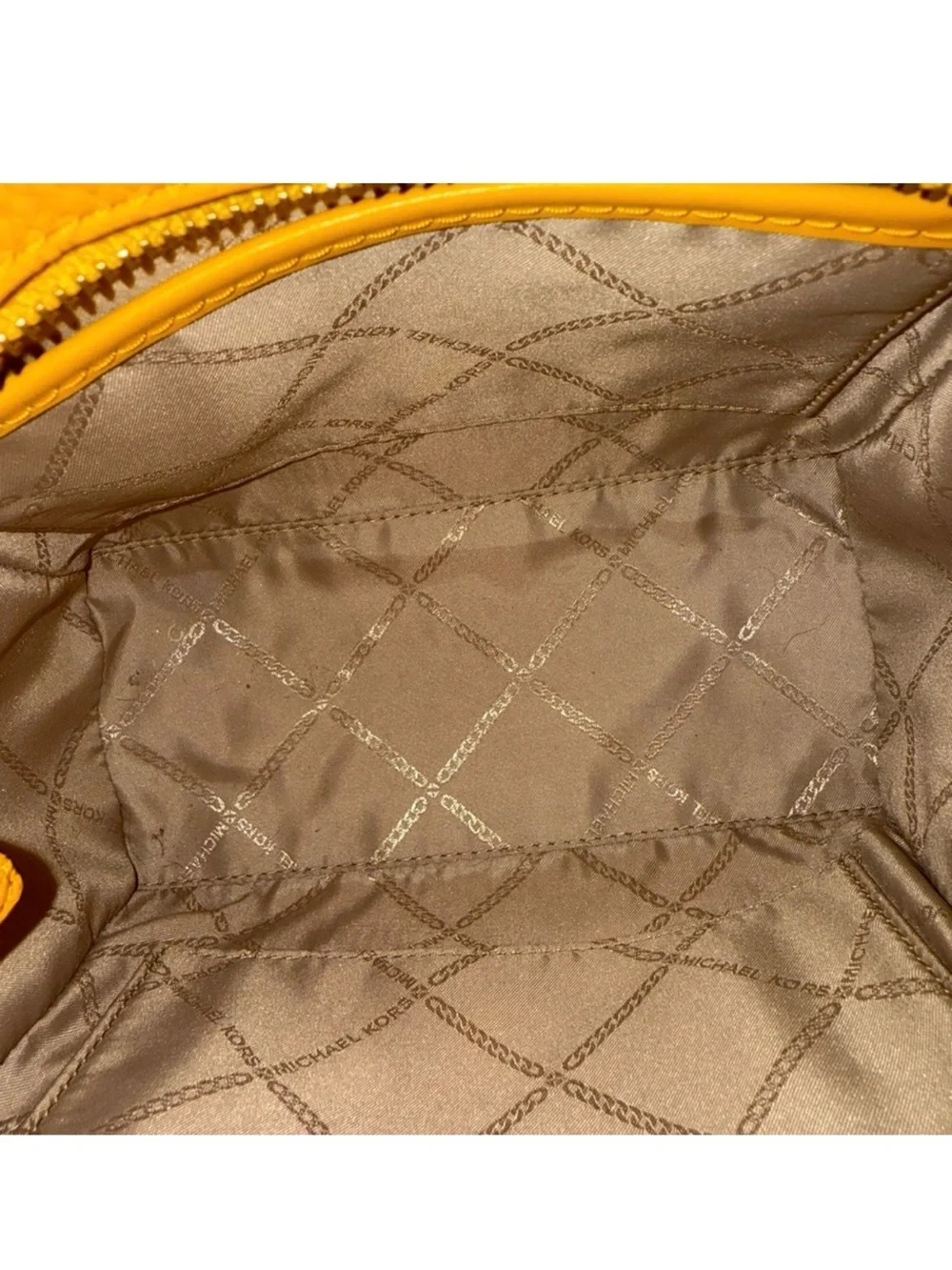 Michael Kors compact michael